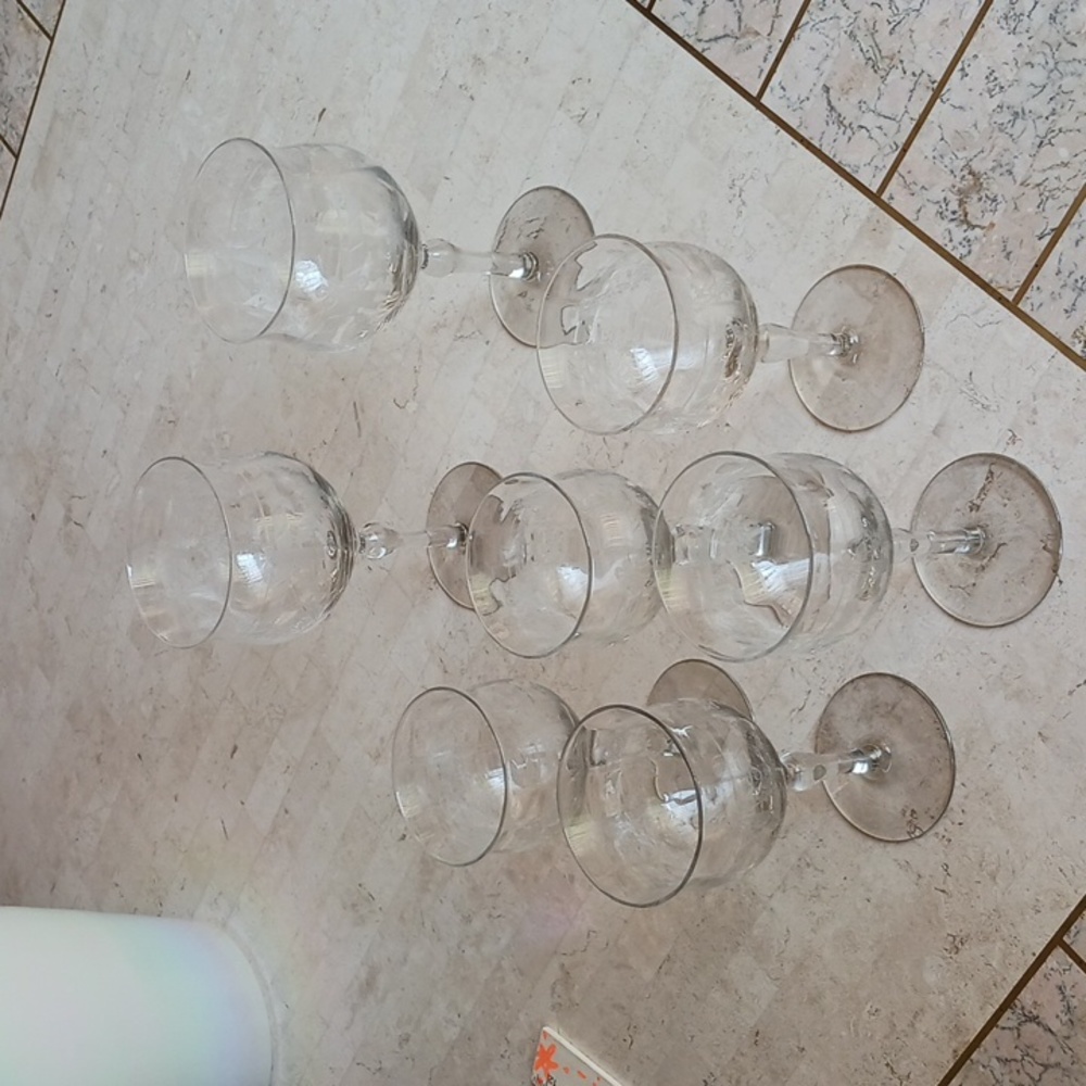 Holiday glasses/ Vintage,,2 wine,,,5 cordial..New..ribbon & bow design